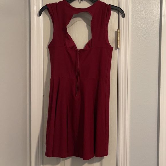 Tobi fit and flare burgundy mini dress - Picture 2 of 3